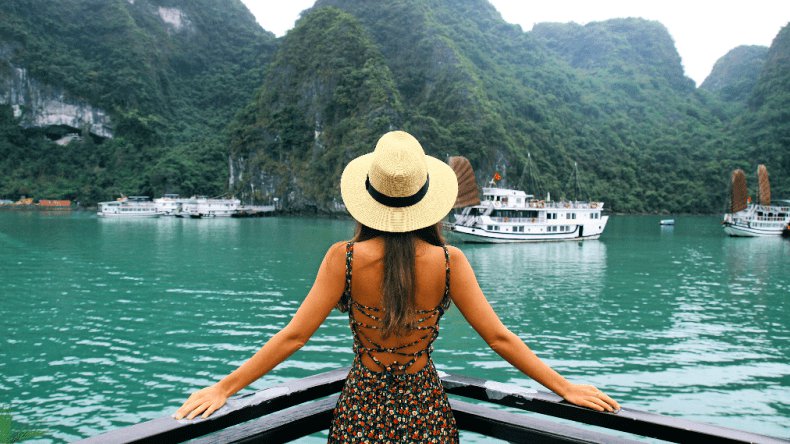 Cruising Halong Bay