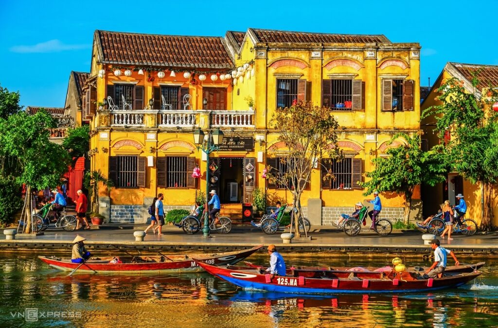 Kota kuno Hoi An destinasi populer paket tour Vietnam