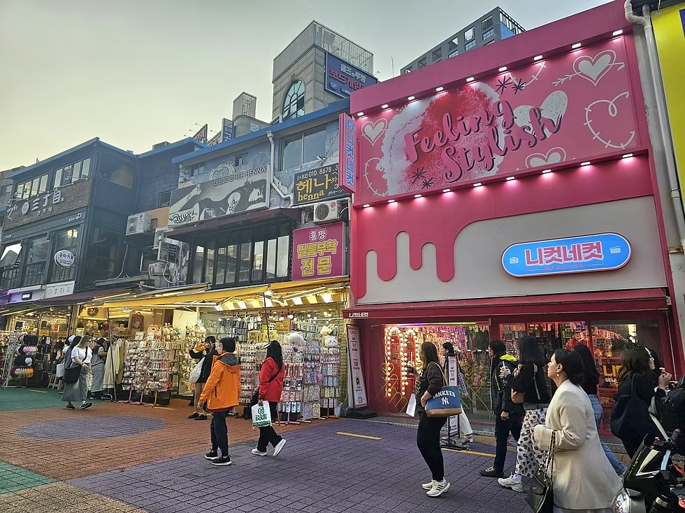 travel korea Hongdae street